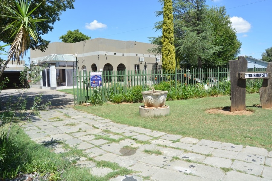 4 Bedroom Property for Sale in Riebeeckstad Free State